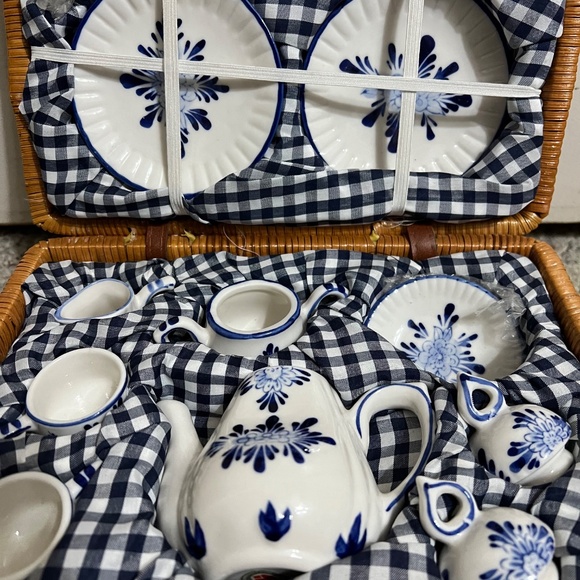 Delton Vintage 14 Piece Case Fine China Tea Playset-- Flow Blue Pattern NEW - Picture 5 of 7